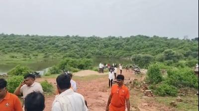 राजस्थान: धौलपुर में डूबते भाई को बचाने के लिए तीन बहनों ने तालाब में
