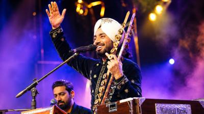 सतिंदर सरताज ने लड़की को रोते देखा और लिख दिया 'कुड़ियों रोया ना