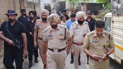 अमृतसर: नशे के खिलाफ पुलिस की बड़ी कार्रवाई, 150 जवानों के साथ टीमों