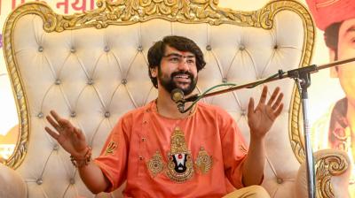 पश्चिम बंगाल में धीरेंद्र शास्त्री की सीएम सुवेंदु अधिकारी से तीन