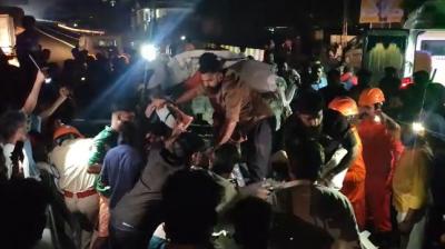 केरल में एनएच-66 पर खड़ी लॉरी से टकराई कार, तमिलनाडु के आठ