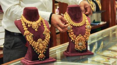 सोना इस हफ्ते चार हजार रुपए और चांदी आठ हजार रुपए से अधिक सस्ती हुई