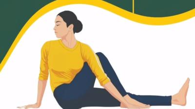 कमर और पीठ के दर्द से हैं परेशान? वक्रासन से मिलेगा आराम, जानें करने