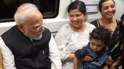 पीएम मोदी का मेट्रो मोमेंट्स : बच्चों से की बात, जन्माष्टमी से लेकर