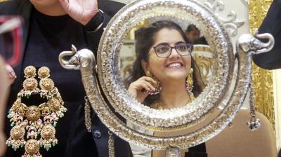 मिडिल ईस्ट तनाव से कीमती धातुओं में उछाल, सोना 1.70 लाख के करीब तो चांदी 3 लाख की ओर