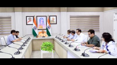बाढ़ से प्रभावित चित्रकूट में यूपी के सीएम ने मदद बांटी, गिरे हुए