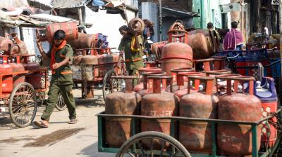 ग्रामीण एलपीजी उपभोक्ताओं को बड़ी राहत, अब 25 दिन में दोबारा बुक करा