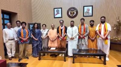 मुख्यमंत्री योगी से मिली ‘हनुमान अंश’ की टीम, गुरु गोरक्षनाथ के