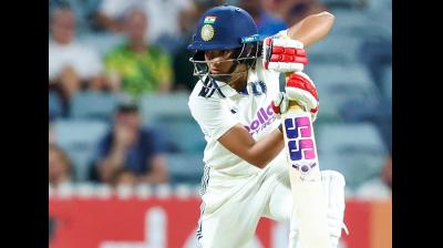 पिंक-बॉल टेस्ट: ऑस्ट्रेलिया के हाथों में मुकाबला, दूसरी पारी में भारत ने गंवाए 6 विकेट