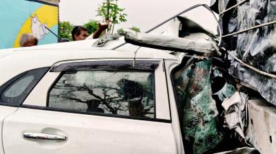 झारखंड के चतरा में तेज रफ्तार कार ट्रक से टकराई, युवक की मौत, दो की