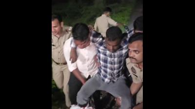 उत्तर प्रदेश: मऊ में महिला से छिनैती का आरोपी मुठभेड़ में घायल,