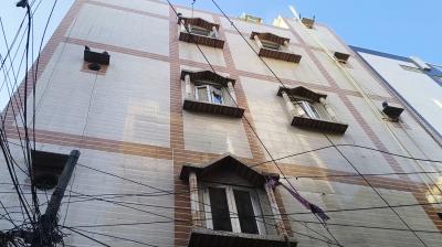 दिल्ली के गांधी नगर में चार मंजिला बिल्डिंग झुकी, नोटिस जारी, पूर्व