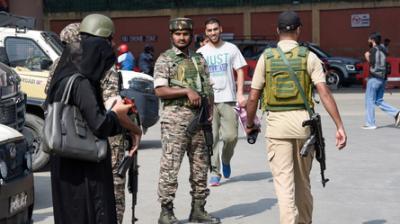 जम्मू-कश्मीर पुलिस ने आतंकवाद से जुड़े मामले में दक्षिण कश्मीर में कई