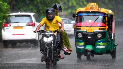 एनसीआर में मौसम ने ली करवट: हल्की बारिश से मिली राहत, वायु गुणवत्ता