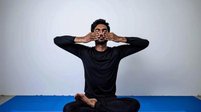 अनिद्रा और मानसिक अशांति दूर करने में मददगार है भ्रामरी प्राणायाम,