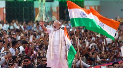 पीएम मोदी के 25 साल के सार्वजनिक जीवन पर भाजपा का आज से 'सेवा संकल्प
