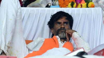 सरकार के आश्वासन के बाद जरांगे पाटिल ने तोड़ी भूख हड़ताल, 90 दिन का