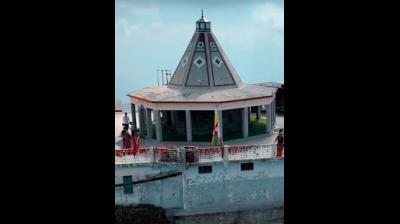 टिहरी की पहाड़ियों में बसा है मां चंद्रबदनी का दिव्य धाम, यहां पूरी