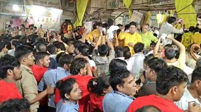 मथुरा: बरसाना में राधा अष्टमी पर उमड़ा आस्था का सैलाब, ब्रह्म मुहूर्त