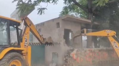 कानपुर में सरकारी जमीन पर कथित कब्जे पर केडीए का बुलडोजर, बाउंड्री