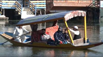 कश्मीर में मई से जुलाई के बीच आठ लाख से ज्यादा पर्यटक पहुंचे,