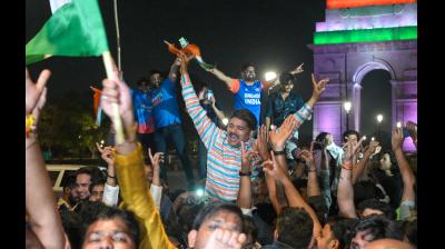भारत के विश्व विजेता बनने पर देशभर में उल्लास का माहौल, लोगों ने मनाया जश्न