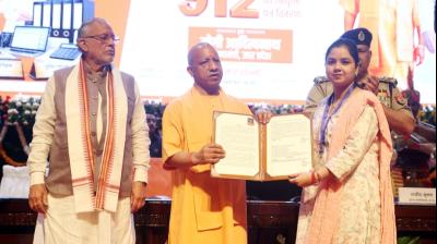 यूपी : नियुक्ति पत्र पाकर खिले अभ्यर्थियों के चेहरे, बोले-बिना
