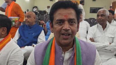 गोरखपुर: एग्जीबिशन में पहुंचे रवि किशन, महिलाओं की क्रिएटिविटी की