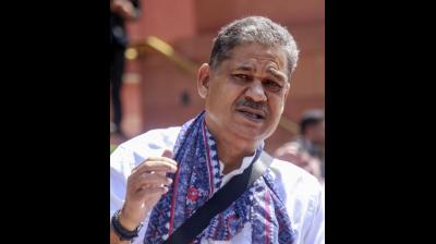 जबरन वसूली मामले में बंगाल सीआईडी के सामने पेश हुए टीएमसी सांसद
