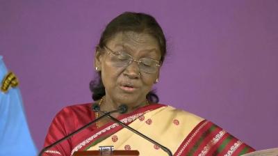 'स्टार वही जो रोशनी फैलाए, अंधेरा नहीं': राष्ट्रपति ने कलाकारों से