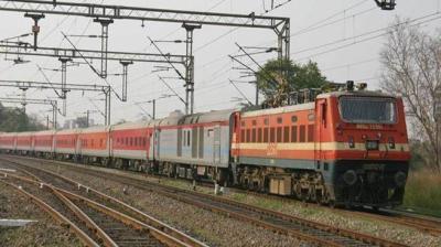 आंध्र प्रदेश के श्रीकाकुलम में ट्रेन की चपेट में आने से चार छात्रों