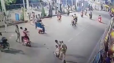 हैदराबाद में गणेश विसर्जन के दौरान ड्यूटी पर तैनात सब-इंस्पेक्टर को