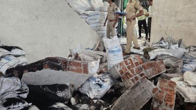 पालघर में बड़ा हादसा: रबर कंपनी में स्टोर रूम की दीवार गिरी, 3