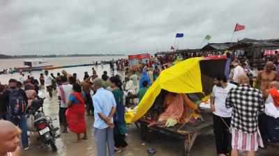 प्रयागराज में अनंत चतुर्दशी पर उमड़ा आस्था का सैलाब, संगम पर