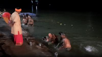 विदिशा में बेतवा के बड़वाले घाट पर तर्पण के साथ पितृपक्ष का शुभारंभ,