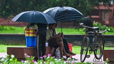 दिल्ली-एनसीआर में शनिवार को बारिश-आंधी का अलर्ट, तीन दिन तक छाए