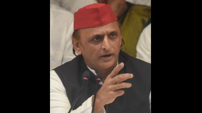 जलभराव पर अखिलेश का भाजपा सरकार पर हमला, बोले-नालियां-नाले जाम, पानी