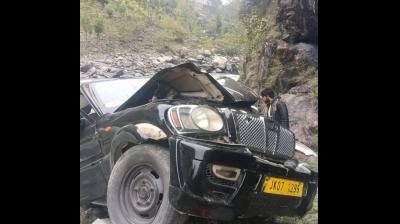 जम्मू-कश्मीर: कुपवाड़ा में कार सड़क से फिसलकर नदी में गिरी, 5 की मौत,