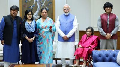 वसुंधरा राजे ने परिवार के साथ पीएम मोदी से की मुलाकात, पोते विनायक की राजनीति में संभावित एंट्री पर चर्चा