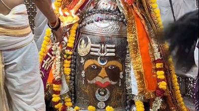 भांग और चंदन से सजे बाबा महाकाल, रजत मुकुट और मुंडमाला धारण कर