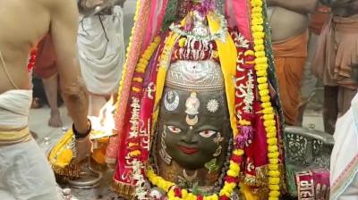 बाबा महाकाल का भांग, चंदन और भस्म से भव्य शृंगार; रजत चंद्र-त्रिशूल