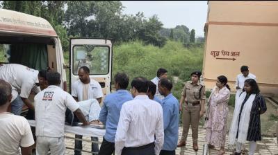 अंबेडकर नगर में भीषण सड़क हादसाः वोल्वो बस और ट्रेलर की टक्कर में 4