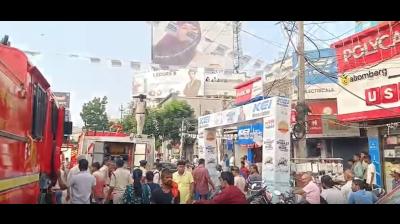 बिहार: पटना के चांदनी बाजार में बिजली के सामान के गोदाम में आग लगी