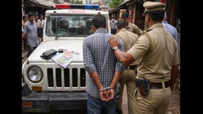 गोरखपुर में पुलिस और गौ तस्करों के बीच मुठभेड़, एक बदमाश को लगी गोली,