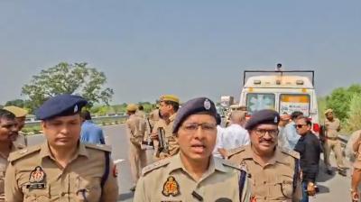 उत्तर प्रदेश: सुल्तानपुर में पूर्वांचल एक्सप्रेसवे पर खड़े ट्रक से