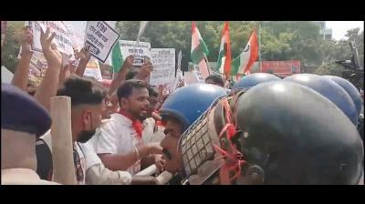पटना की सड़कों पर उतरे दारोगा अभ्यर्थी, मुख्य परीक्षा रद्द करने का