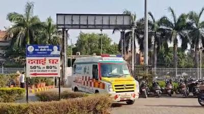 दिल्ली के सीमापुरी में इमारत गिरी, कई लोगों के मलबे में फंसे होने की