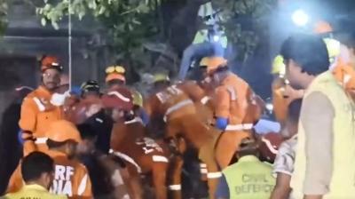 सीमापुरी इमारत हादसा: एक की मौत, सात को बचाया गया