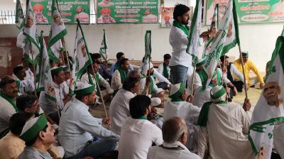 दिल्ली कूच कर रहे भारतीय किसान यूनियन (टिकैत) के नेताओं को पुलिस ने
