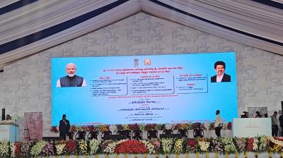 पीएम मोदी के चेन्नई आगमन पर राज्यपाल आर्लेकर और सीएम विजय ने किया